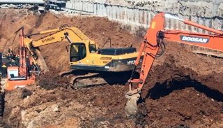 Разработка котлована экскаватором под фундамент в Алапаевске — цена от 2607 руб. | 2Землекопа-Лпв