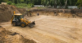 Разработка котлована Алапаевск, цена от 313 руб./м3.